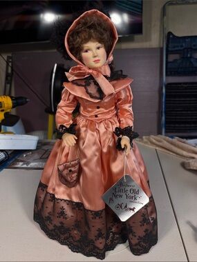 1985 Effanbee Little Old New York Fifth Avenue #7304 Doll 16” w/Tag Purse